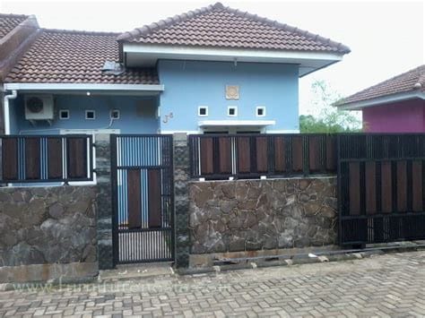 konsep desain pagar rumah minimalis tembok batu alam cantik
