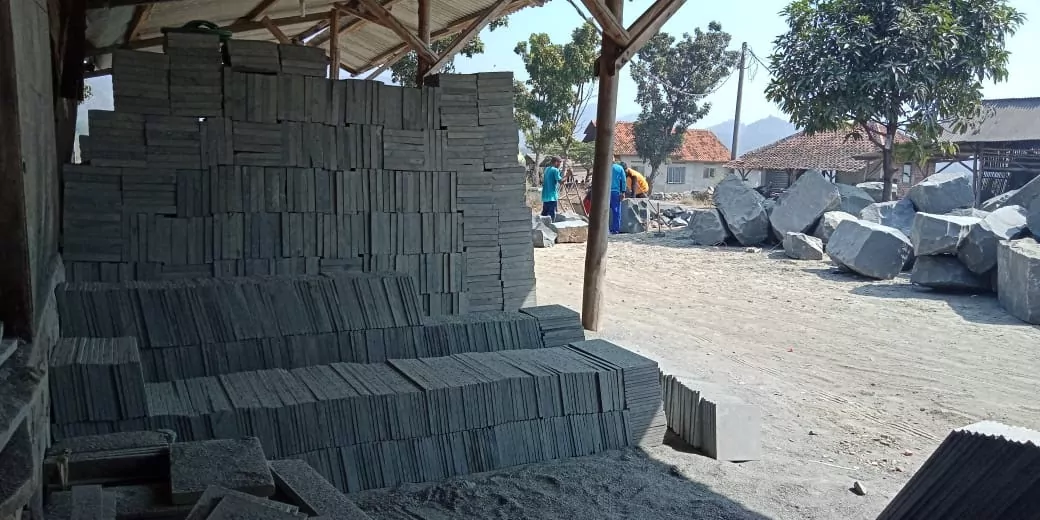 Produsen batu andesit susun sirih