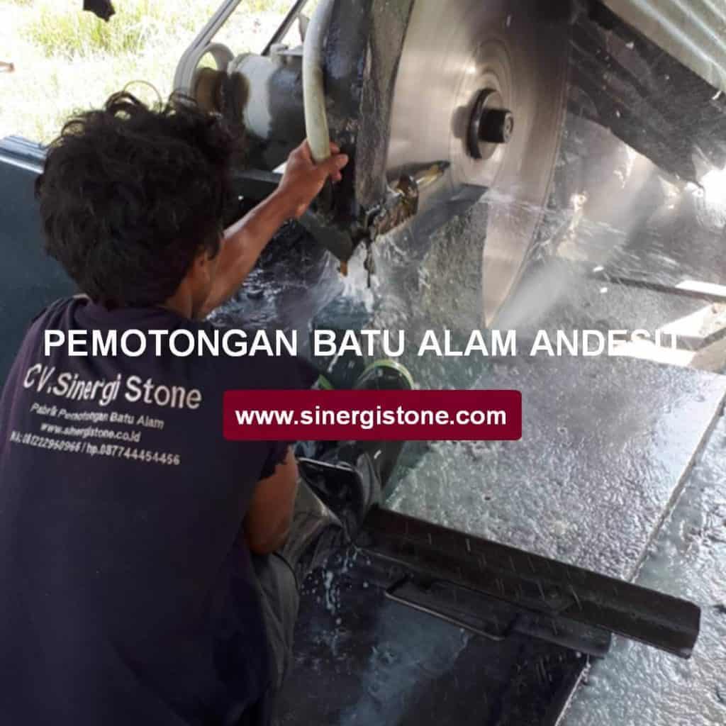 pemotongan batu alam andesit
