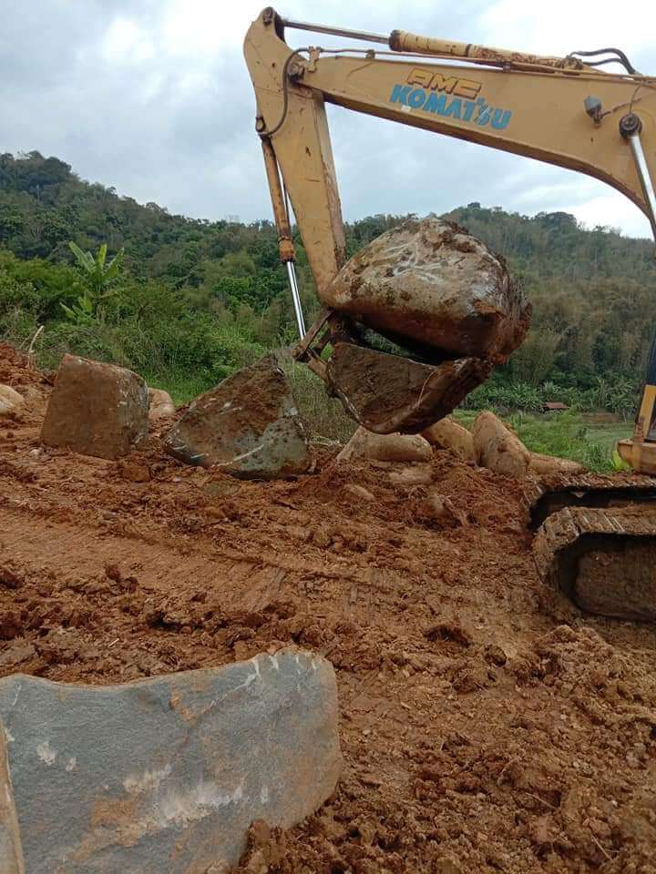 escavator mesin tambang andesit yang biaya perawatannya ditanggung pemilik unit