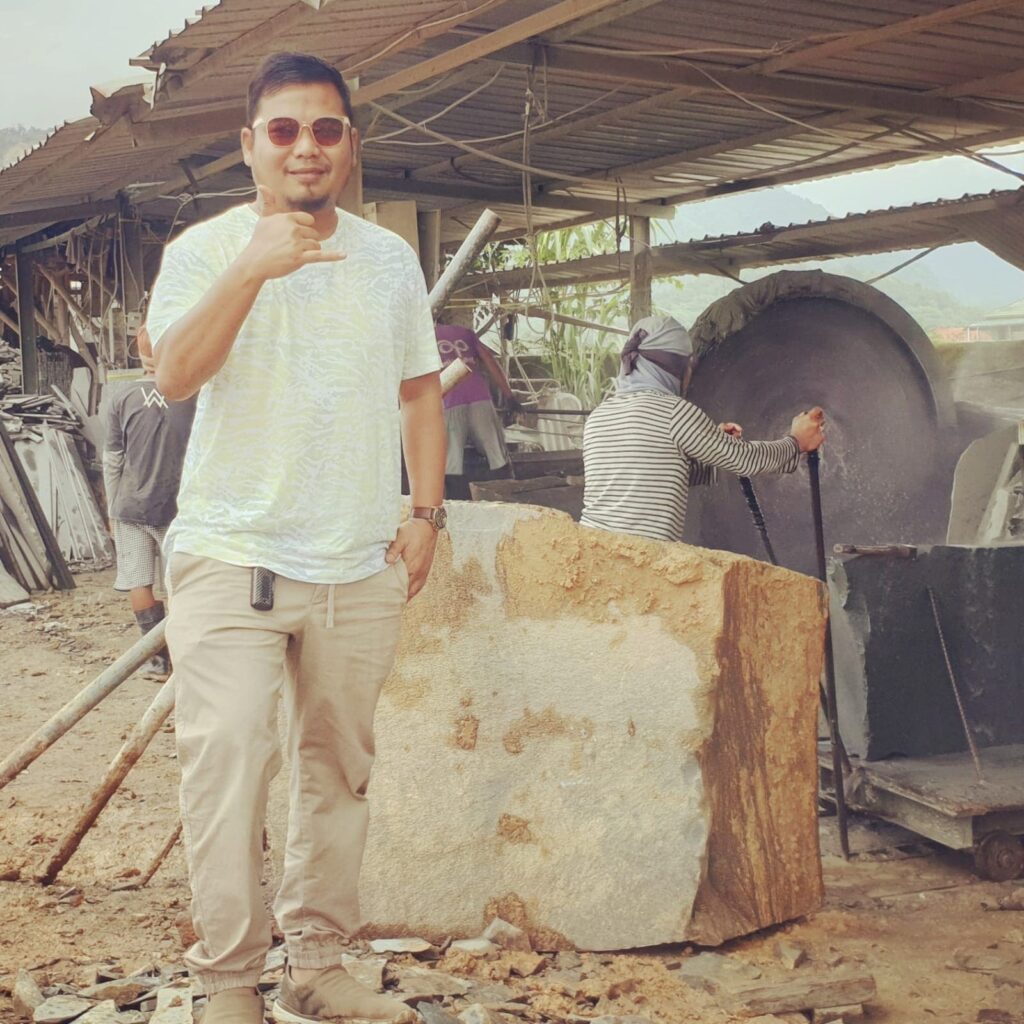 Proyek Trotoar Andesit